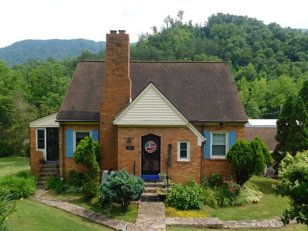 15718 Highway 522 Cumberland KY 40823
