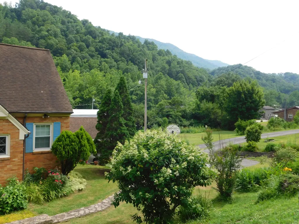 15718 Highway 522 Cumberland KY 40823