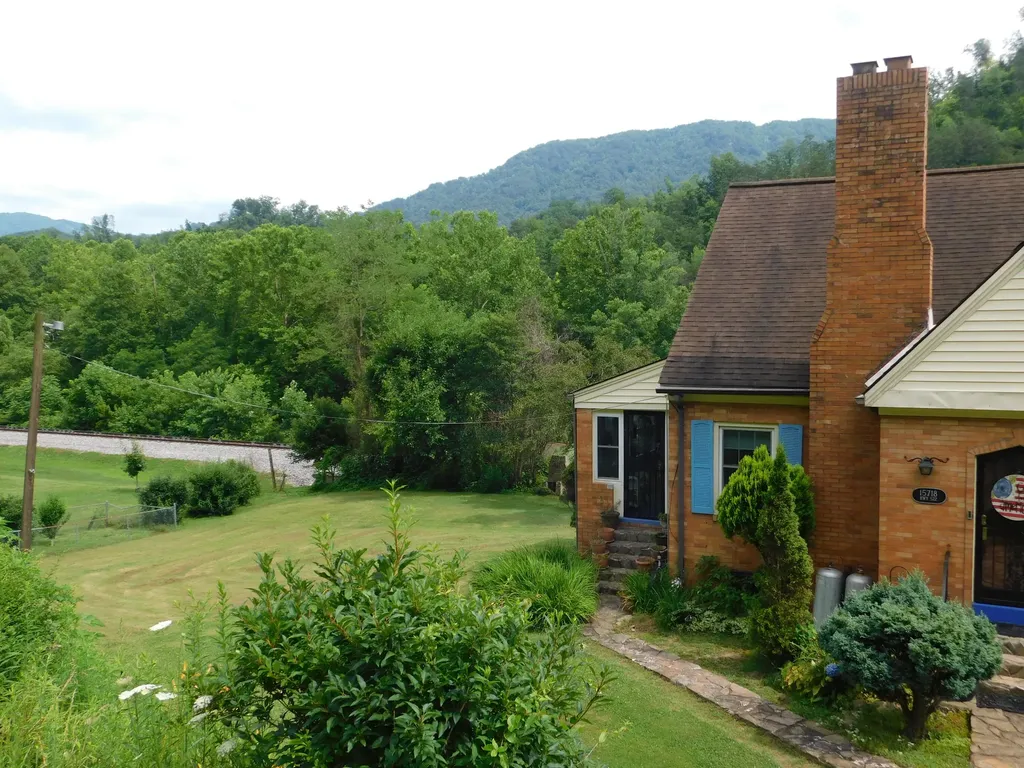 15718 Highway 522 Cumberland KY 40823
