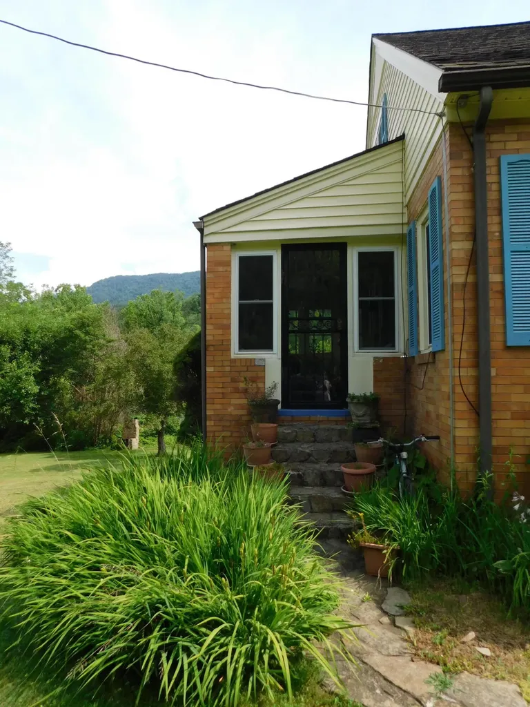 15718 Highway 522 Cumberland KY 40823