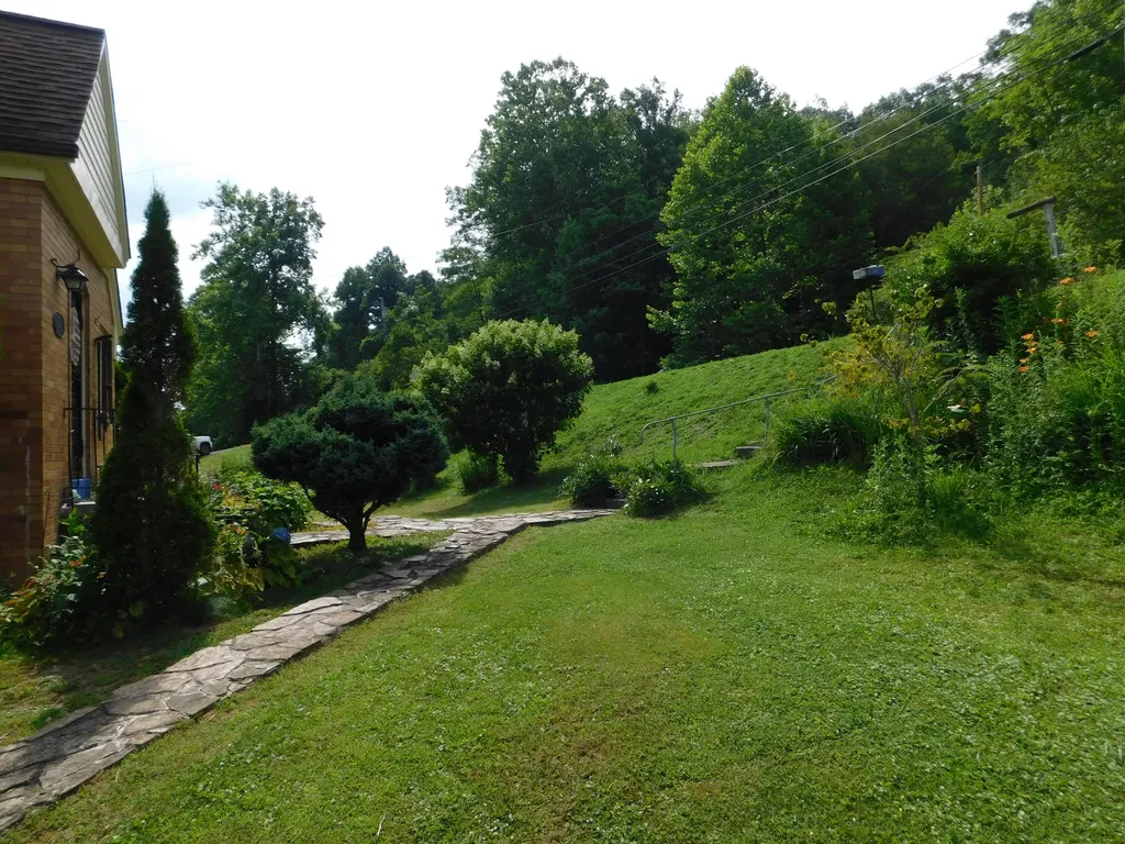 15718 Highway 522 Cumberland KY 40823