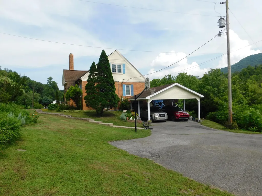 15718 Highway 522 Cumberland KY 40823