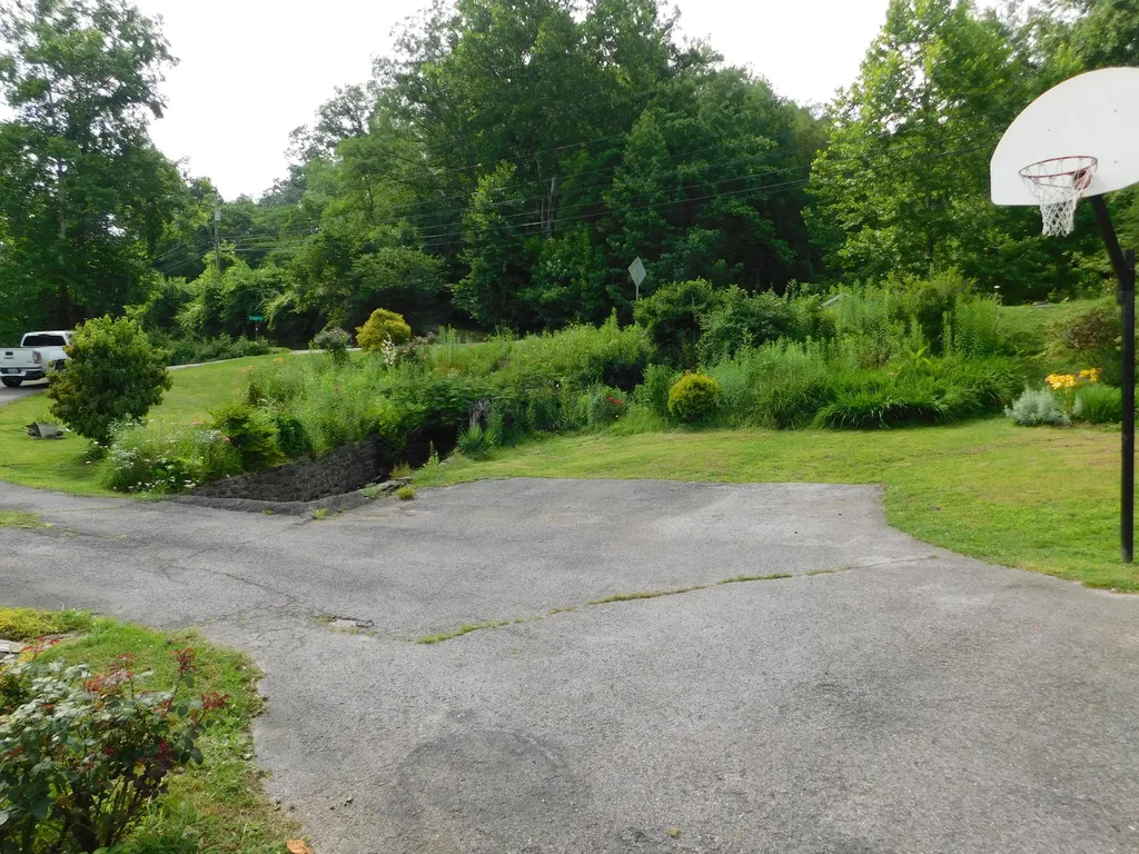 15718 Highway 522 Cumberland KY 40823
