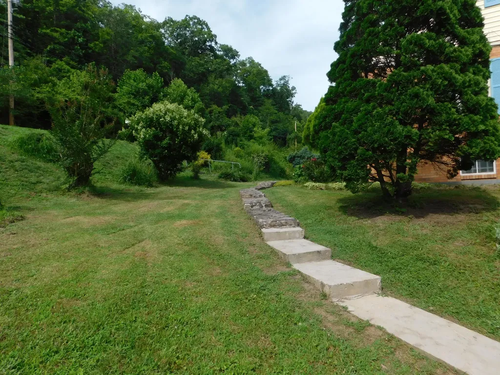 15718 Highway 522 Cumberland KY 40823