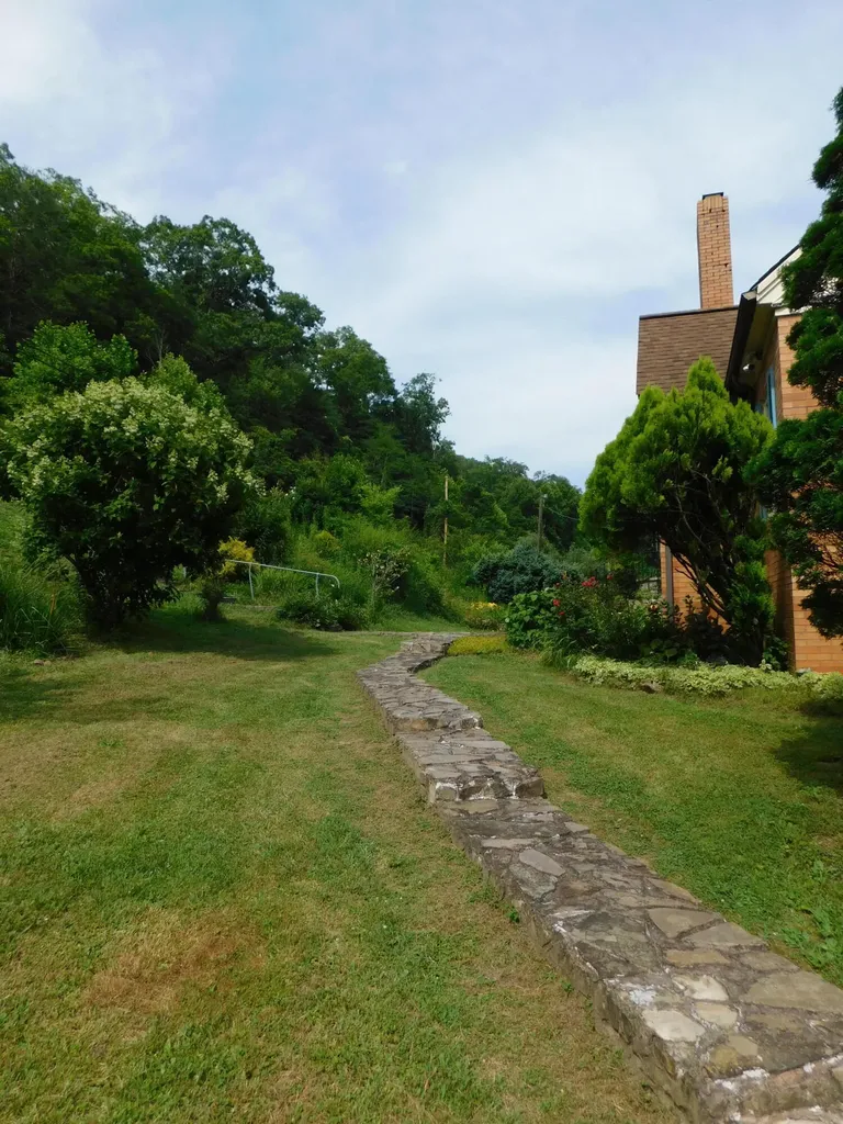 15718 Highway 522 Cumberland KY 40823