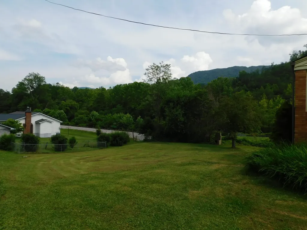 15718 Highway 522 Cumberland KY 40823