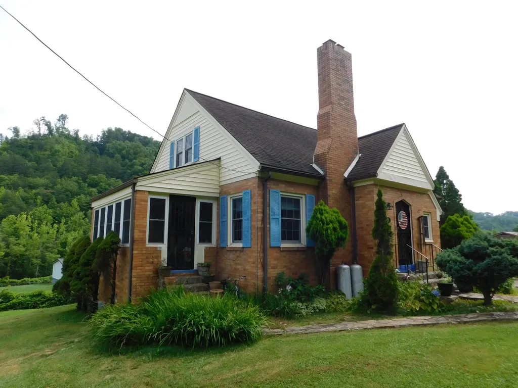 15718 Highway 522 Cumberland KY 40823
