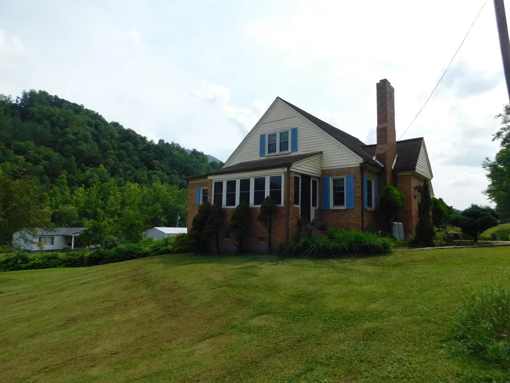 15718 Highway 522 Cumberland KY 40823