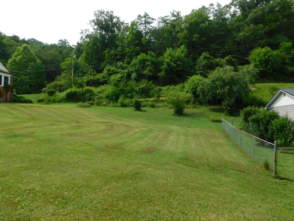 15718 Highway 522 Cumberland KY 40823