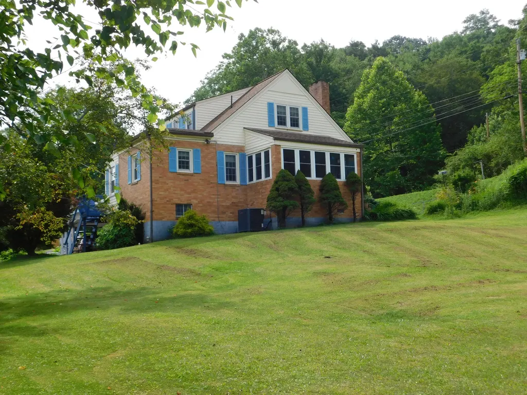 15718 Highway 522 Cumberland KY 40823