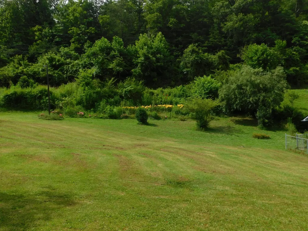15718 Highway 522 Cumberland KY 40823