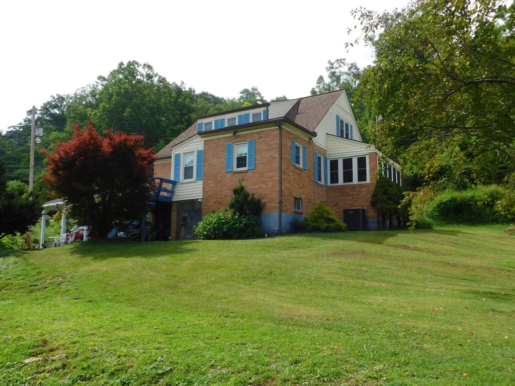 15718 Highway 522 Cumberland KY 40823