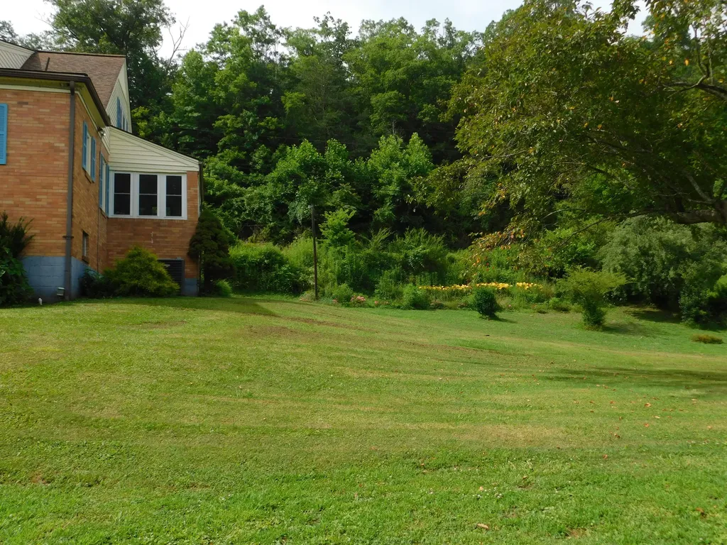 15718 Highway 522 Cumberland KY 40823