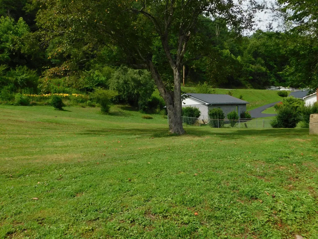 15718 Highway 522 Cumberland KY 40823