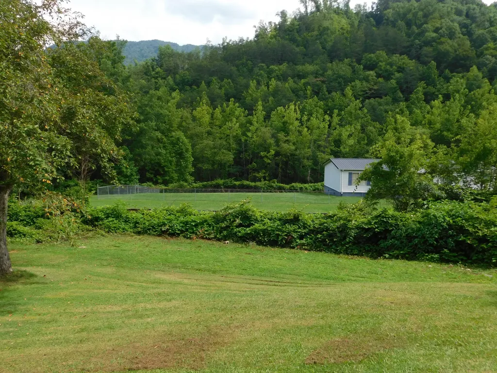 15718 Highway 522 Cumberland KY 40823