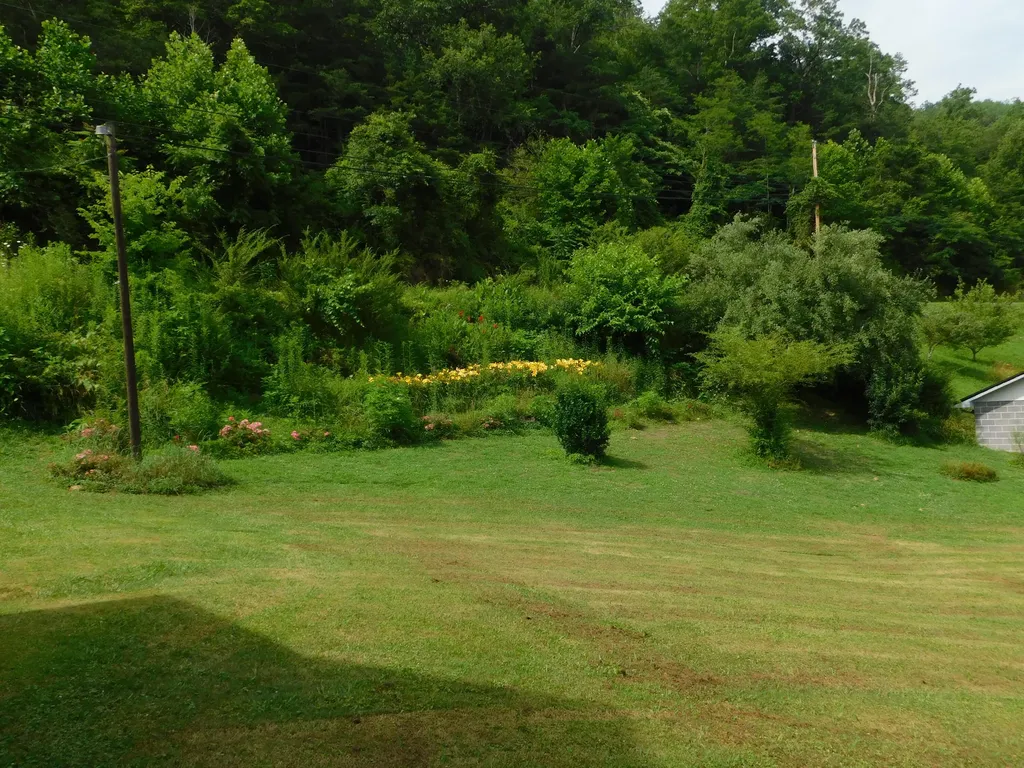15718 Highway 522 Cumberland KY 40823