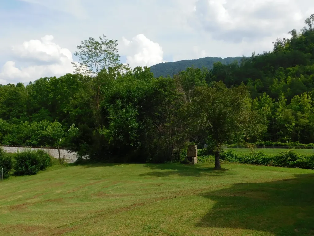 15718 Highway 522 Cumberland KY 40823