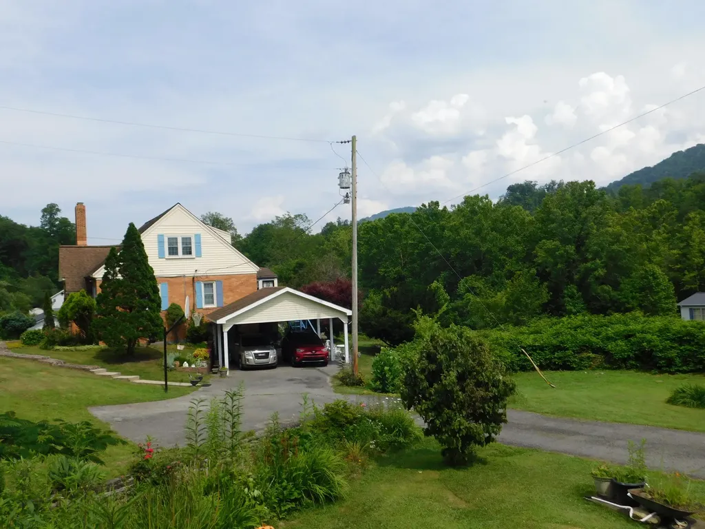 15718 Highway 522 Cumberland KY 40823