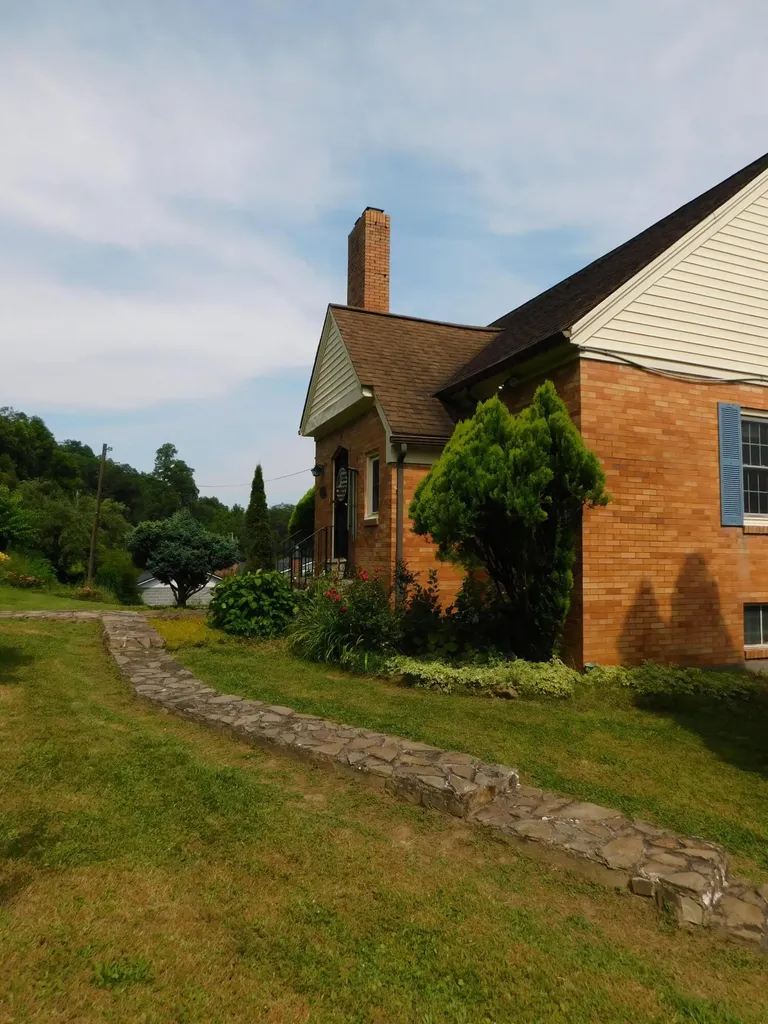15718 Highway 522 Cumberland KY 40823