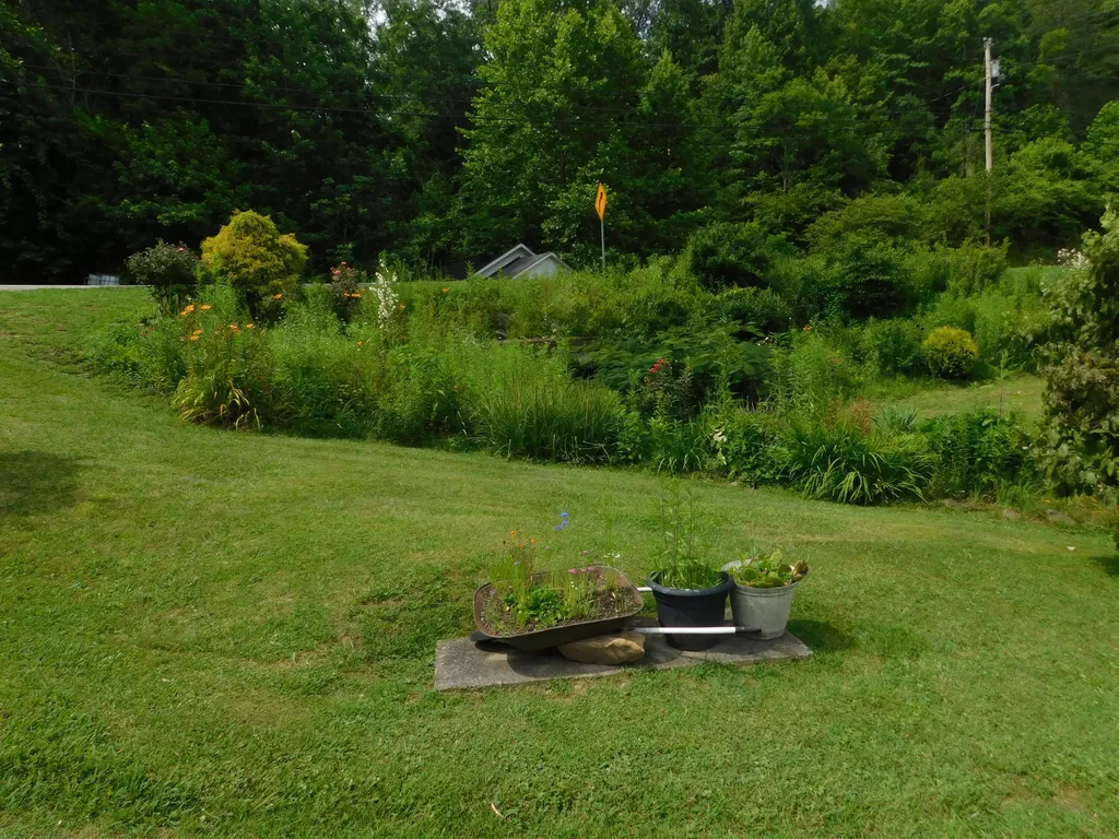 15718 Highway 522 Cumberland KY 40823