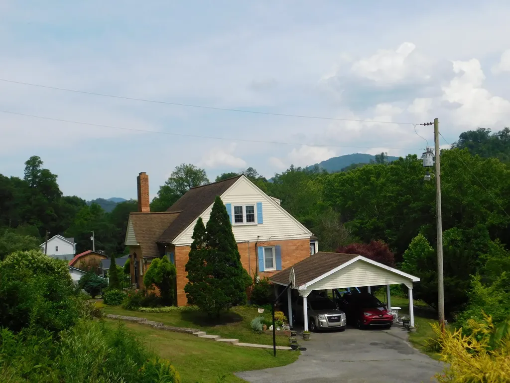 15718 Highway 522 Cumberland KY 40823