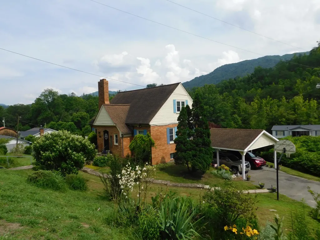 15718 Highway 522 Cumberland KY 40823