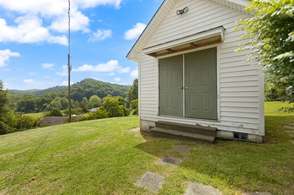 185 Pine Mountain Estate Road Pineville KY 40977