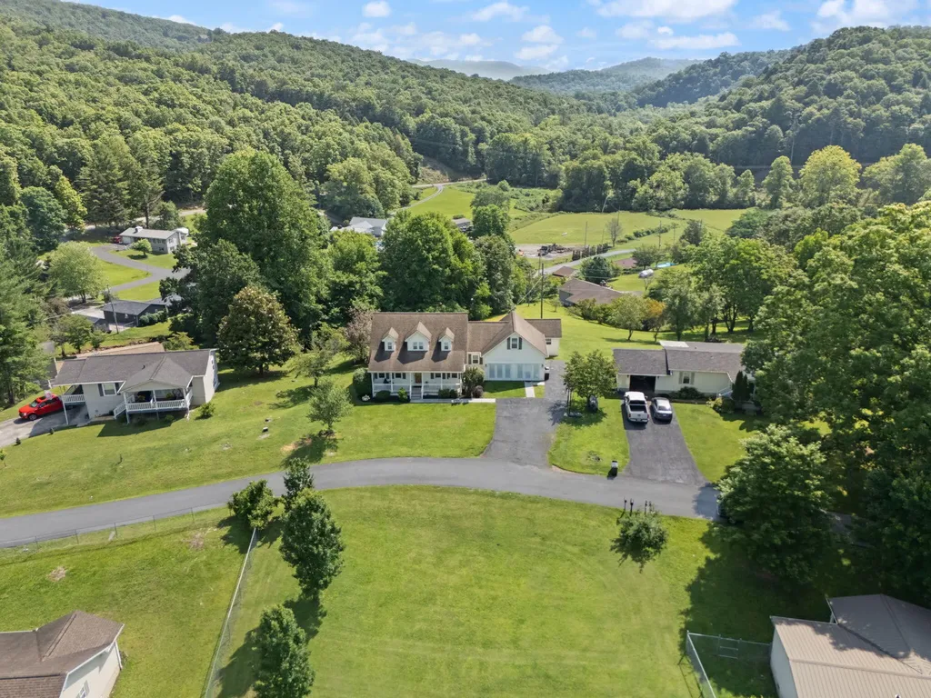 185 Pine Mountain Estate Road Pineville KY 40977