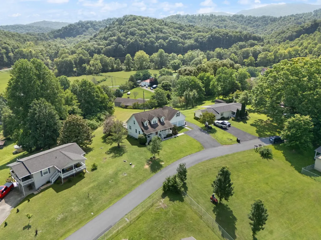 185 Pine Mountain Estate Road Pineville KY 40977