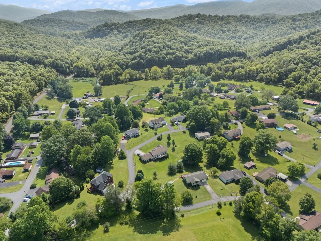185 Pine Mountain Estate Road Pineville KY 40977