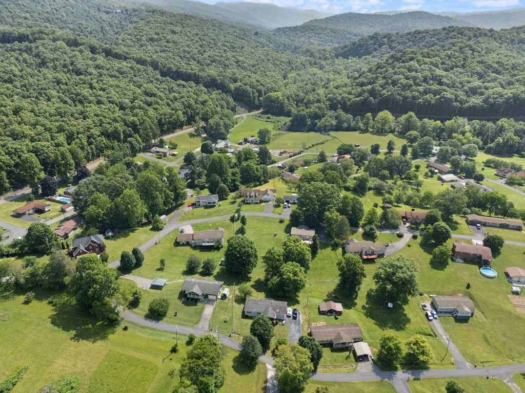 185 Pine Mountain Estate Road Pineville KY 40977