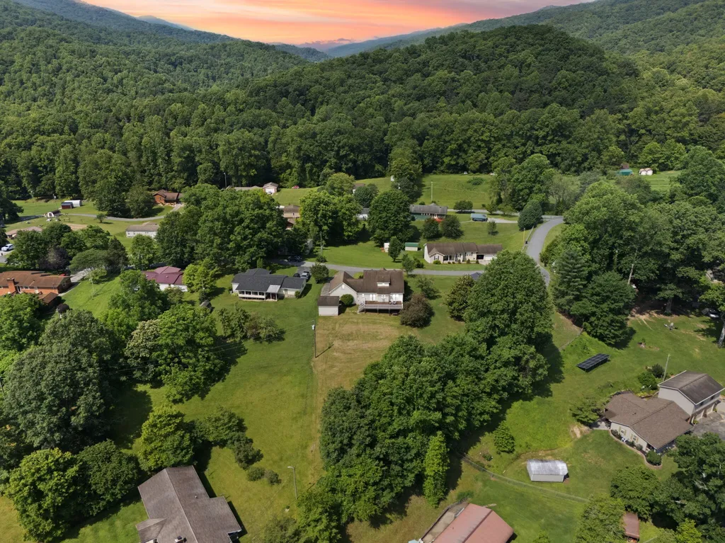 185 Pine Mountain Estate Road Pineville KY 40977