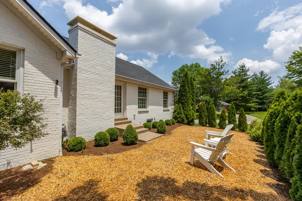 649 Lakeshore Drive Lexington KY 40502