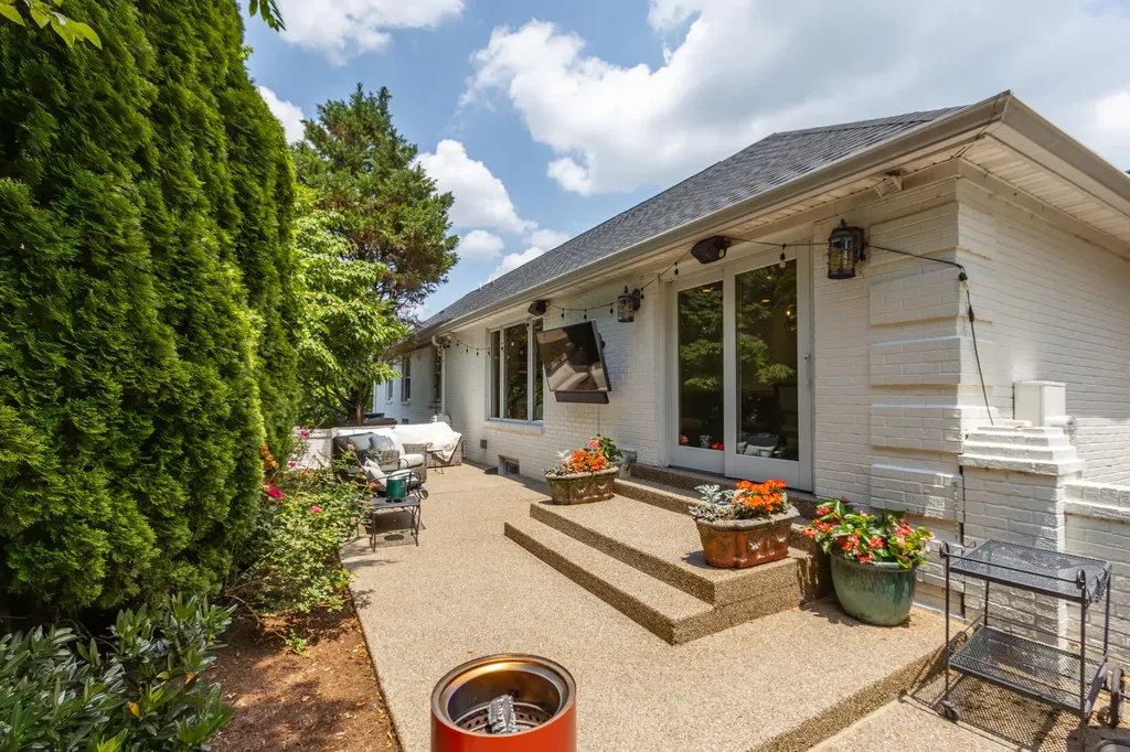 649 Lakeshore Drive Lexington KY 40502