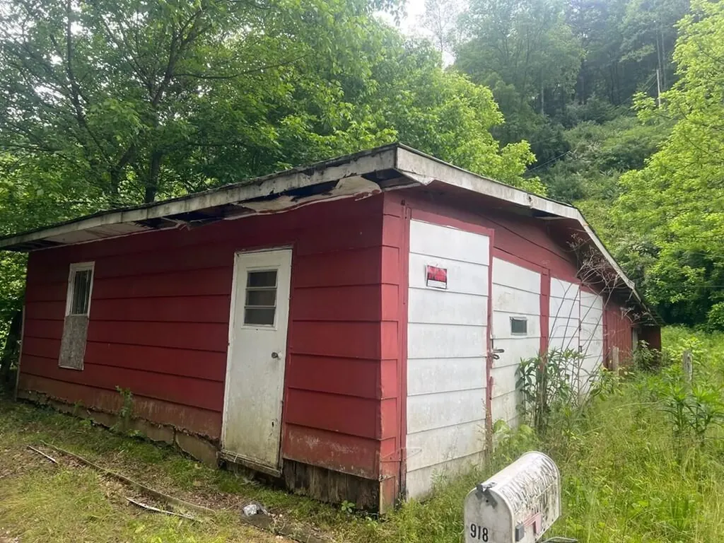 918 Spurlock Fork Dana KY