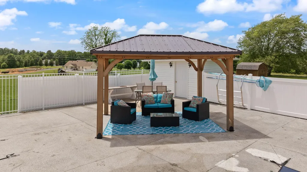 2295 Ky-92 Jamestown KY 42629