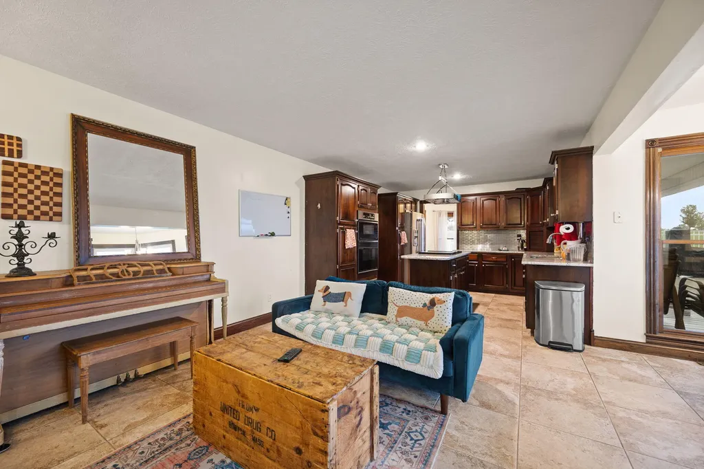 2295 Ky-92 Jamestown KY 42629