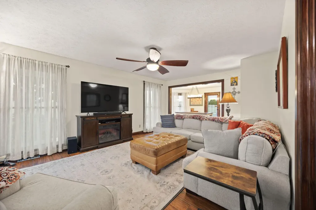 2295 Ky-92 Jamestown KY 42629