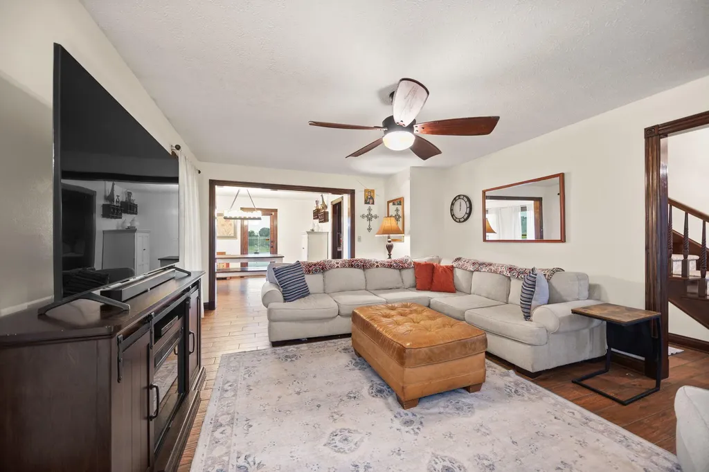2295 Ky-92 Jamestown KY 42629