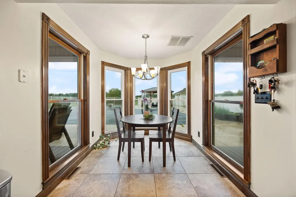 2295 Ky-92 Jamestown KY 42629