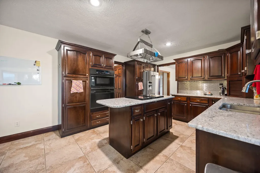 2295 Ky-92 Jamestown KY 42629