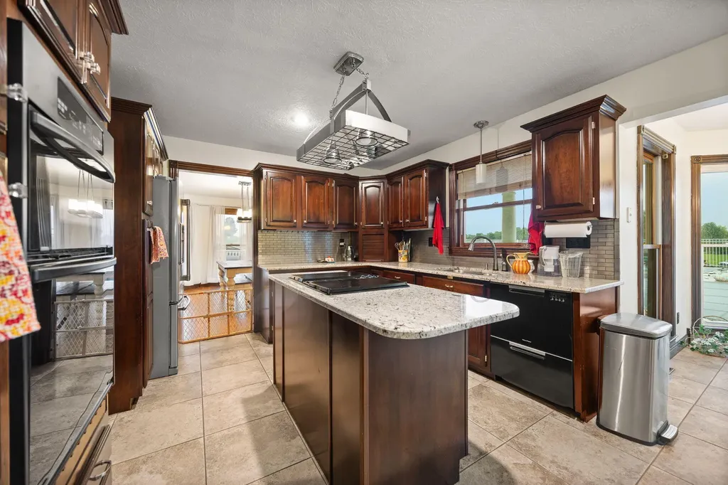 2295 Ky-92 Jamestown KY 42629