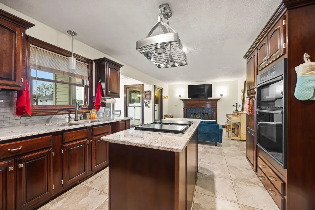 2295 Ky-92 Jamestown KY 42629