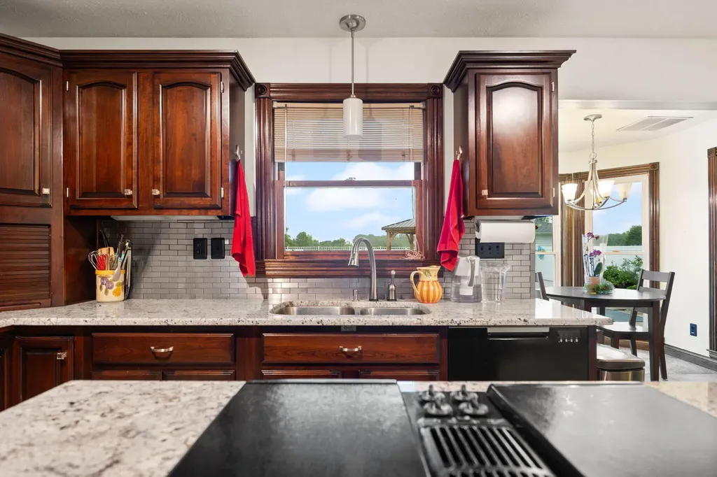 2295 Ky-92 Jamestown KY 42629