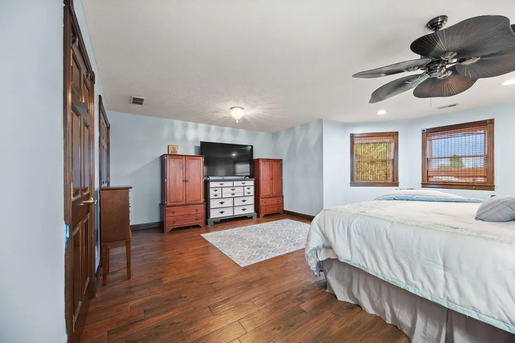 2295 Ky-92 Jamestown KY 42629