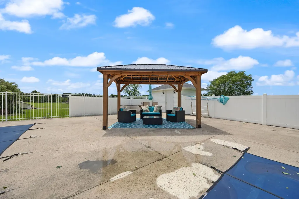 2295 Ky-92 Jamestown KY 42629