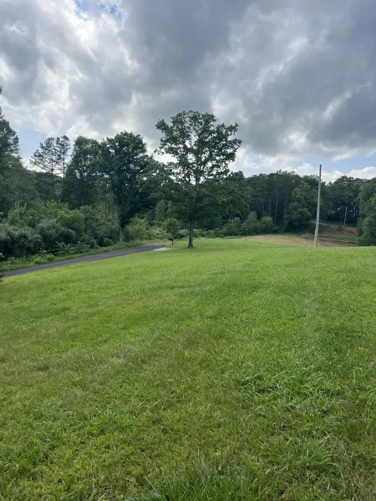 1496 Conrad Cemetary Road Somerset KY 42503