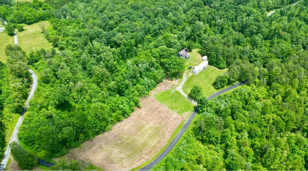 1496 Conrad Cemetary Road Somerset KY 42503