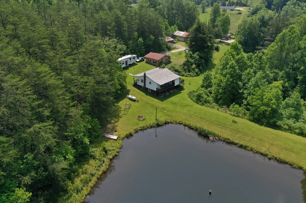81 Happy Acres Road Beattyville KY 41311