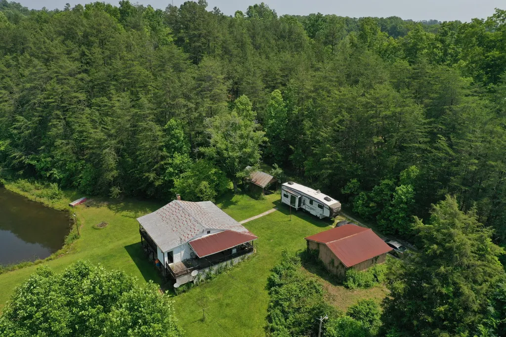 81 Happy Acres Road Beattyville KY 41311